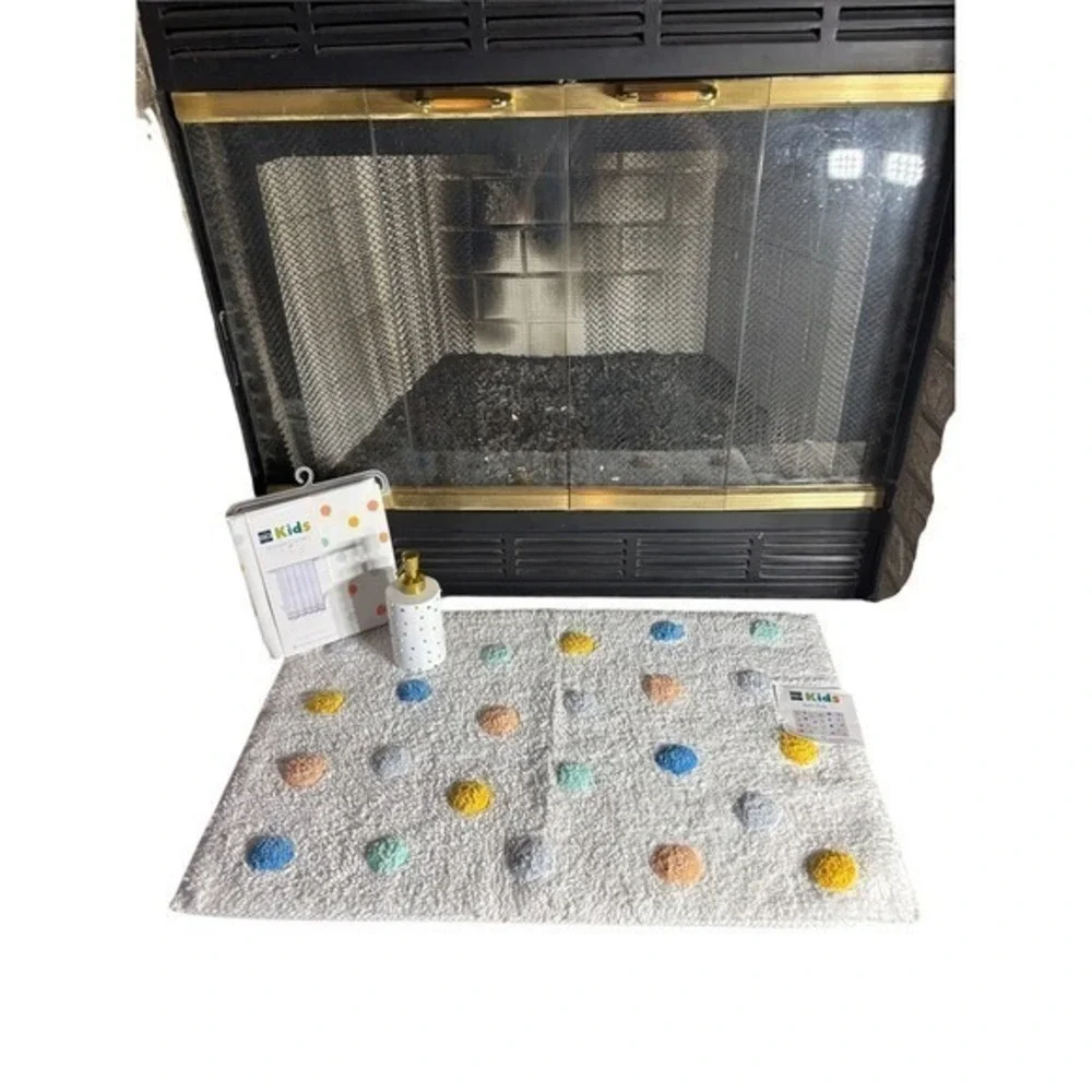The Big One Polka Dot Bathroom Set Shower Curtain Soap Dispenser & Bath Mat NEW